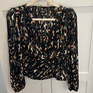 Express Dark Green Animal Print Long Sleeve V Neck Blouse - M